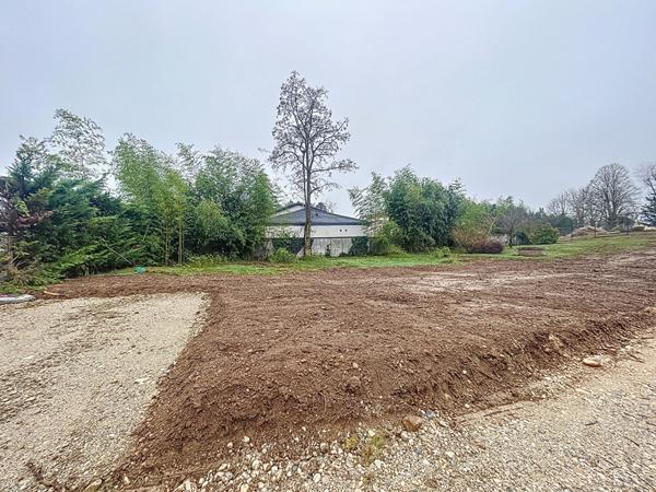 Au calme, Terrain plat St Vulbas 445 m², viabilisé, libre constructeur!