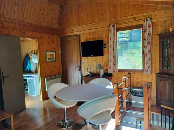 Chalet bois sur 2 niveaux de 43m² avec terrasse et jardin de 345m² cloturé