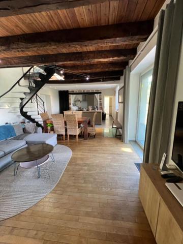 MAISON RÉNOVÉE À 10 MINUTES DE BRIVE