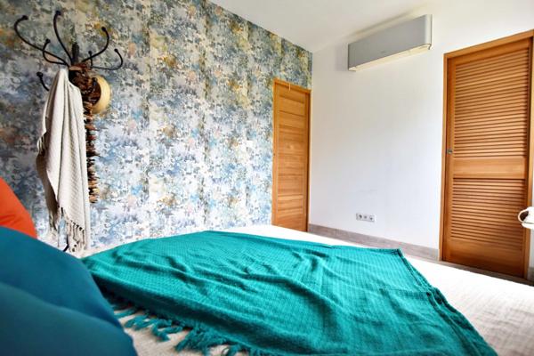 SOLLIES TOUCAS (83) - MAISON COUP DE COEUR DE 150 M² 6 PIECES - VUE IMPRENABLE - ATYPIQUE LUMINEUSE ET AU CALME