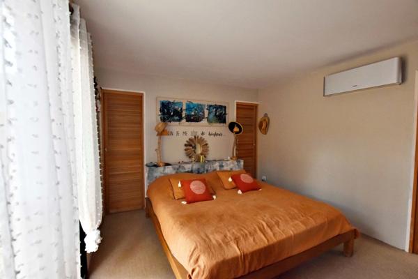 SOLLIES TOUCAS (83) - MAISON COUP DE COEUR DE 150 M² 6 PIECES - VUE IMPRENABLE - ATYPIQUE LUMINEUSE ET AU CALME