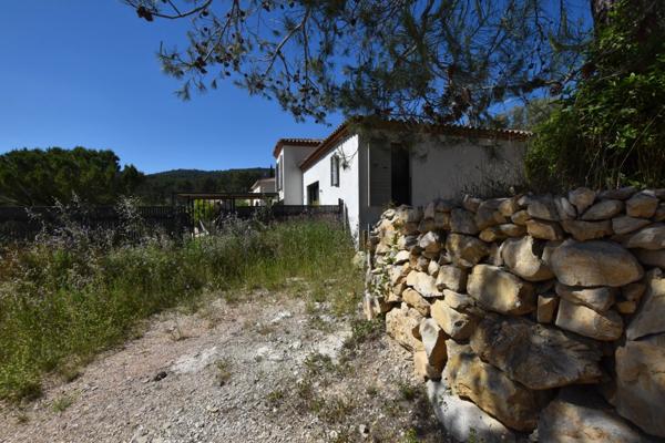 SOLLIES TOUCAS (83) - MAISON COUP DE COEUR DE 150 M² 6 PIECES - VUE IMPRENABLE - ATYPIQUE LUMINEUSE ET AU CALME