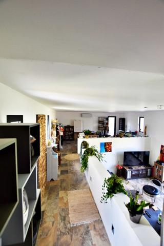 SOLLIES TOUCAS (83) - MAISON COUP DE COEUR DE 150 M² 6 PIECES - VUE IMPRENABLE - ATYPIQUE LUMINEUSE ET AU CALME