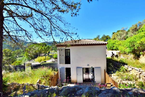 SOLLIES TOUCAS (83) - MAISON COUP DE COEUR DE 150 M² 6 PIECES - VUE IMPRENABLE - ATYPIQUE LUMINEUSE ET AU CALME