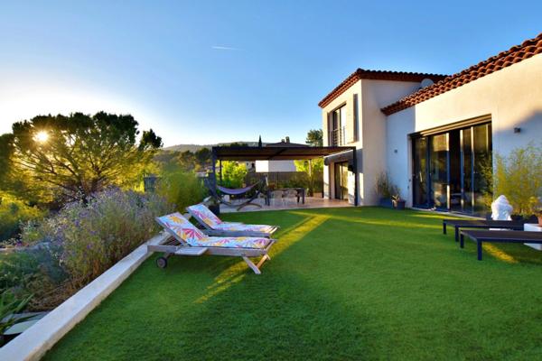 SOLLIES TOUCAS (83) - MAISON COUP DE COEUR DE 150 M² 6 PIECES - VUE IMPRENABLE - ATYPIQUE LUMINEUSE ET AU CALME