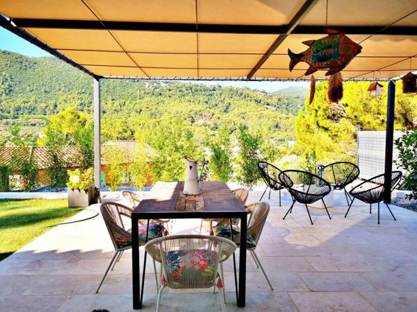 SOLLIES TOUCAS (83) - MAISON COUP DE COEUR DE 150 M² 6 PIECES - VUE IMPRENABLE - ATYPIQUE LUMINEUSE ET AU CALME