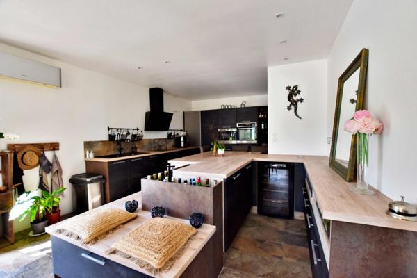 SOLLIES TOUCAS (83) - MAISON COUP DE COEUR DE 150 M² 6 PIECES - VUE IMPRENABLE - ATYPIQUE LUMINEUSE ET AU CALME