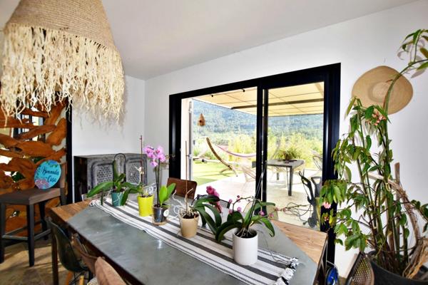 SOLLIES TOUCAS (83) - MAISON COUP DE COEUR DE 150 M² 6 PIECES - VUE IMPRENABLE - ATYPIQUE LUMINEUSE ET AU CALME