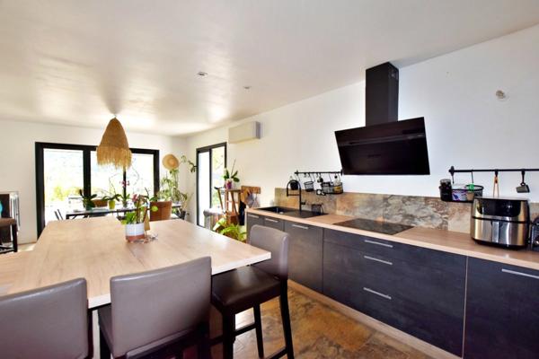 SOLLIES TOUCAS (83) - MAISON COUP DE COEUR DE 150 M² 6 PIECES - VUE IMPRENABLE - ATYPIQUE LUMINEUSE ET AU CALME