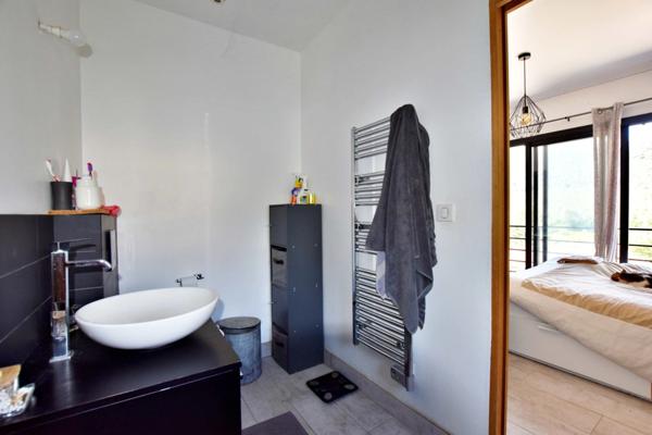 SOLLIES TOUCAS (83) - MAISON COUP DE COEUR DE 150 M² 6 PIECES - VUE IMPRENABLE - ATYPIQUE LUMINEUSE ET AU CALME