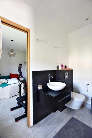 SOLLIES TOUCAS (83) - MAISON COUP DE COEUR DE 150 M² 6 PIECES - VUE IMPRENABLE - ATYPIQUE LUMINEUSE ET AU CALME