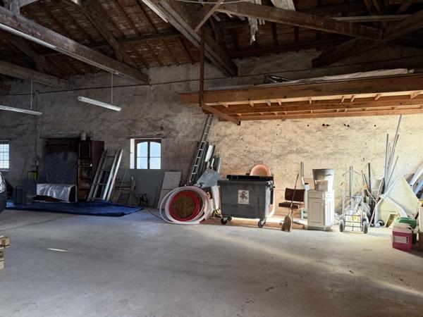 Immeuble à vendre |  Montendre |  268 m²