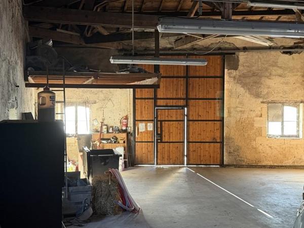 Immeuble à vendre |  Montendre |  268 m²