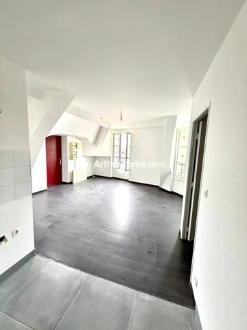 Location                                                      Appartement
                        
                     2 pièces                      44 m2                     à Étampes