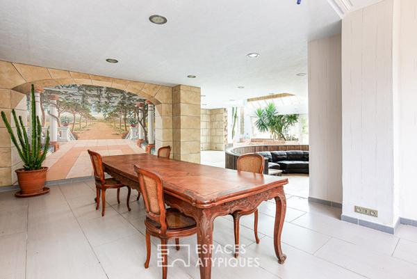 Beau domaine à réinventer, niché au coeur d’un parc privé