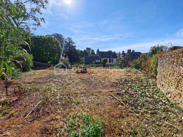 Un nouveau projet de vie ? vous désirez faire construire votre maison dans un cadre idyllique ? Bienvenue à Chennevières, un hameau au joli patrimoine à Jouars-Pontchartrain !
Découvrez une parcelle de 400 m² sur un flanc exposé Sud, atypique bordée de mur en pierres de meulière, constituant le patrimoine local.

- Etude de sol G1 en cours de réalisation

Nouveau PLU en vigueur au 25/09/2025
Lien vers l'évolution du zonage en UGa : https://jouars-pontchartrain.fr/ma-ville/cadre-de-vie/2025-plan-local-durbanisme/dossier-plu-approuve/

Les futures règles:
=>> Emprise maximum 40%, Jardin 40%, Biotop 20%
=>> Hauteur au faîtage 9 m (R+1)
=>> Retrait à la voirie 6m, implantation en limite ou 3 m si vue secondaires sinon 6 m.
=>> Pente de toit comprises entre 35° et 45°
