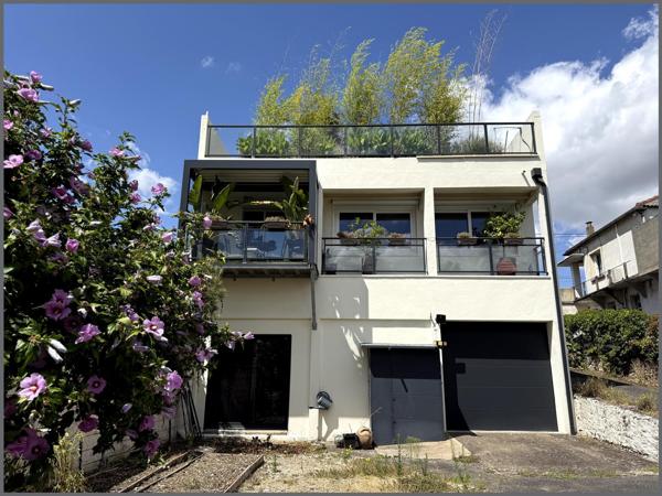 Maison avec plusieurs garages, proche gare, parfaitement rénovée