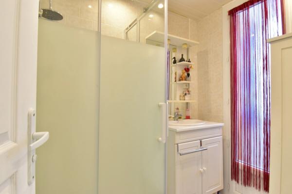 APPARTEMENT T3 68 m², GARAGE, CAVE En anglais