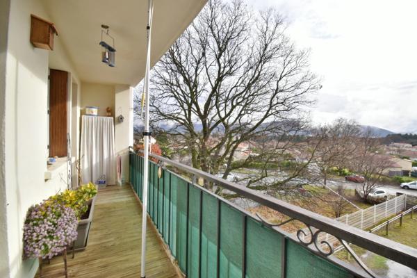 APPARTEMENT T3 68 m², GARAGE, CAVE En anglais