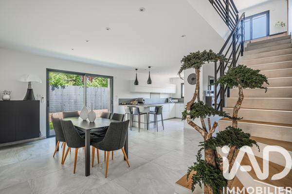 Maison à vendre 5 pièces 151 m² Grenoble