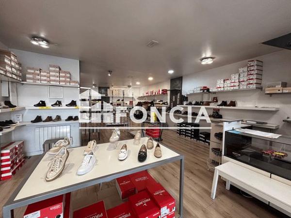 Location Local commercial 2 pièces 50 m² - 28 PLACE DE LA REPUBLIQUE Draveil 91210