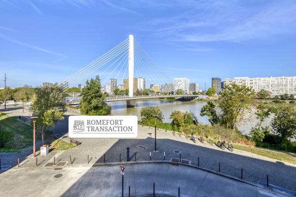 NANTES - Ile de Nantes - Bureaux vue sur Loire