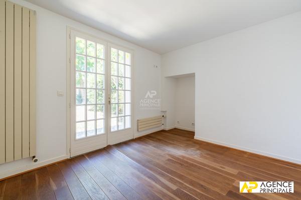 Maison Le Mesnil Le Roi 8 pièce(s) 145 m2 885 000 € **  - Référence  4717