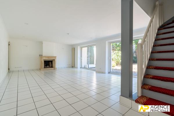 Maison Le Mesnil Le Roi 8 pièce(s) 145 m2 885 000 € **  - Référence  4717