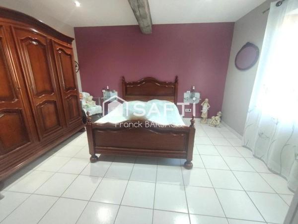 MAISON EN PIERRE AVEC DEPENDANCE, SANS VOISINAGE