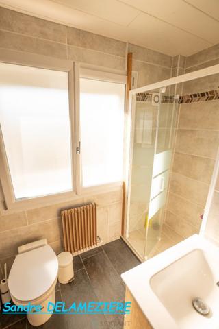 Maison avec sous sol, jardin, garage