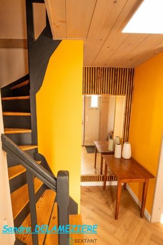 Maison avec sous sol, jardin, garage