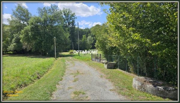 Ancien moulin rénové – 3,7 hectares au calme avec dépendances équestres