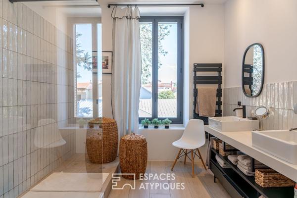 Grande maison bourgeoise rénovée avec jardin et piscine en centre ville