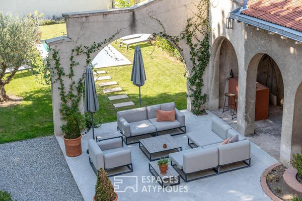 Grande maison bourgeoise rénovée avec jardin et piscine en centre ville