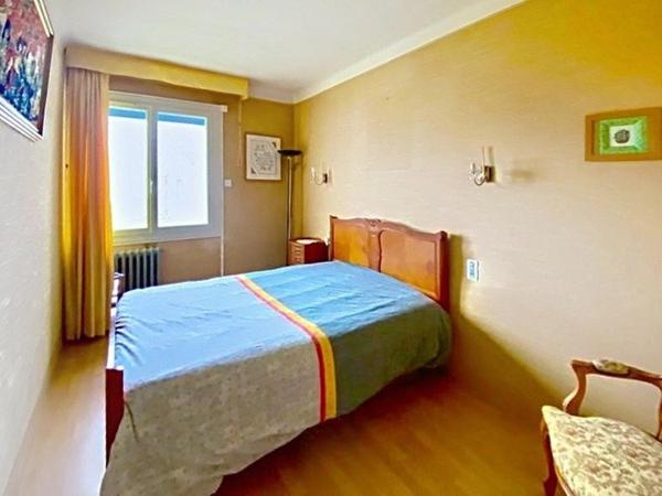 Maison avec dépendance dans le bourg de Barbâtre