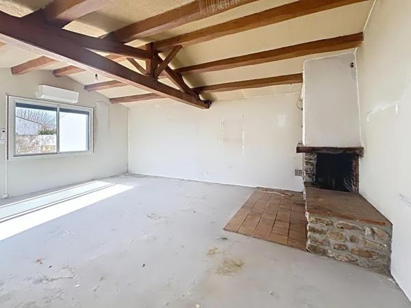 Maison avec dépendance dans le bourg de Barbâtre