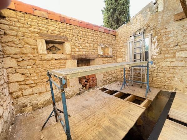 Grange a rénover proche plan d'eau