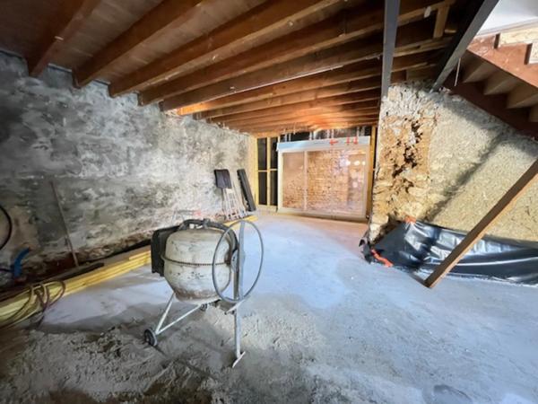 Grange a rénover proche plan d'eau