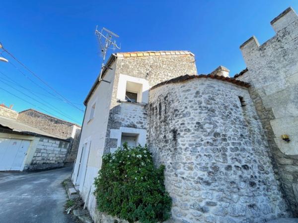 Grange a rénover proche plan d'eau