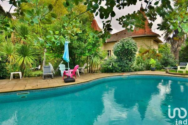 Demeure 8 pièces de 224 m² à Meschers-sur-Gironde (17132)