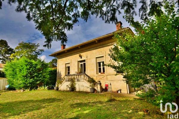 Demeure 8 pièces de 224 m² à Meschers-sur-Gironde (17132)