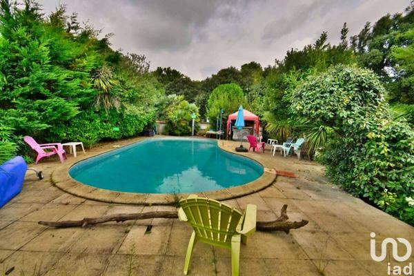 Demeure 8 pièces de 224 m² à Meschers-sur-Gironde (17132)