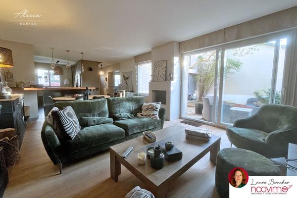 Maison familiale de 120 m² avec 4 chambres, jardin et garage.