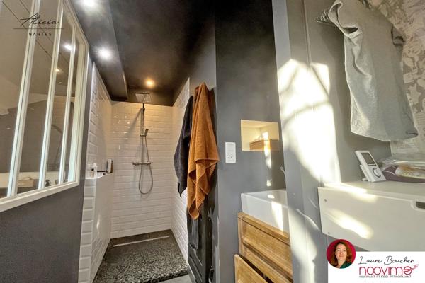 Maison familiale de 120 m² avec 4 chambres, jardin et garage.