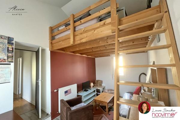 Maison familiale de 120 m² avec 4 chambres, jardin et garage.