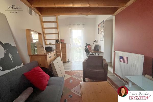 Maison familiale de 120 m² avec 4 chambres, jardin et garage.