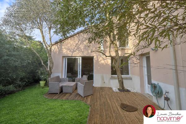 Maison familiale de 120 m² avec 4 chambres, jardin et garage.