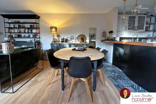 Maison familiale de 120 m² avec 4 chambres, jardin et garage.