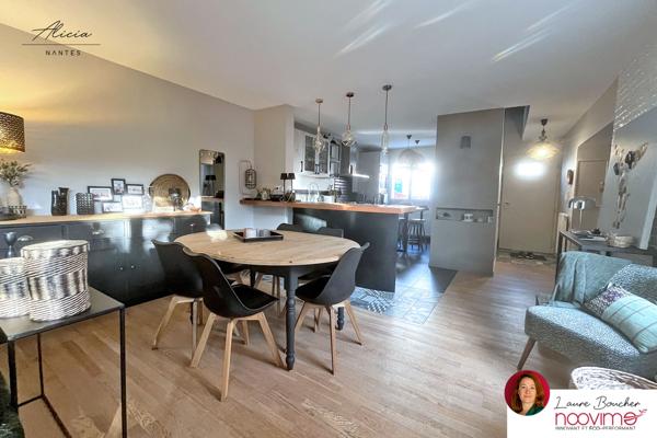 Maison familiale de 120 m² avec 4 chambres, jardin et garage.