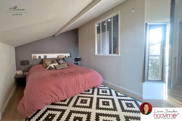 Maison familiale de 120 m² avec 4 chambres, jardin et garage.